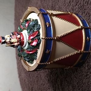 Small holiday storage box drum